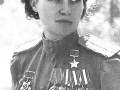 Наталья Кравцова. Была зачислена в 588-й ночной легкобомбардировочный авиационный полк. Прошла всю войну. Герой Советского союза